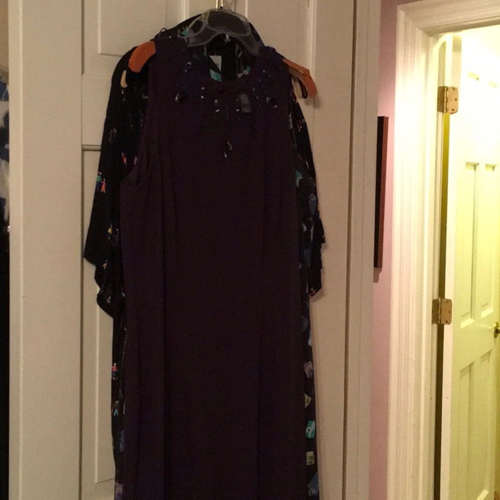 EUC,PURPLE MAXI CREPE GOWN,flowers embroidery across neckline,size16Formalattire
